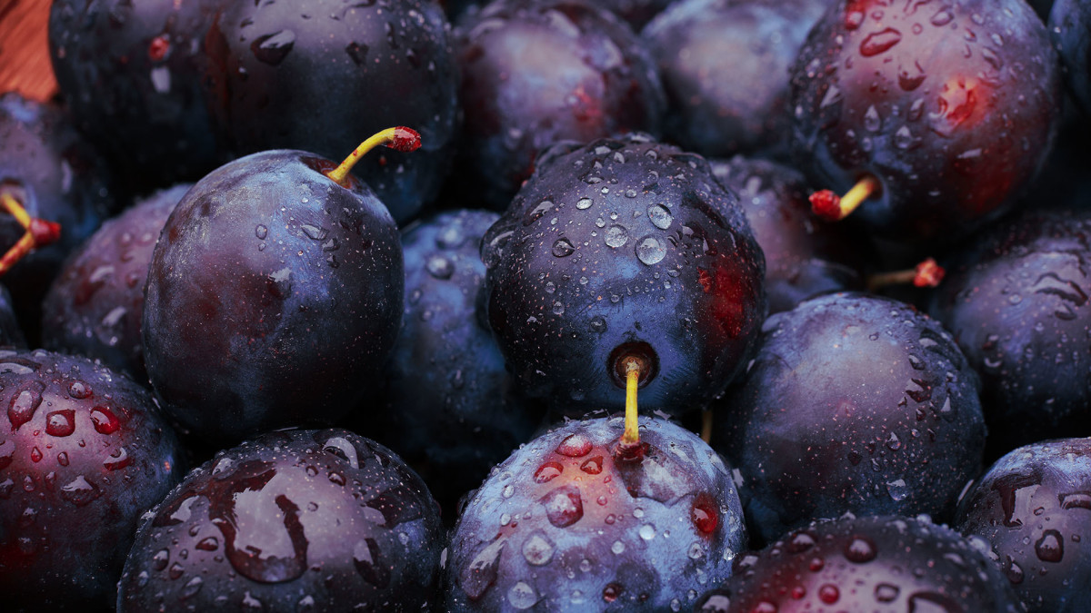 Why Plums Are the Ideal Fruit for Athletes Men's Journal Men's Journal