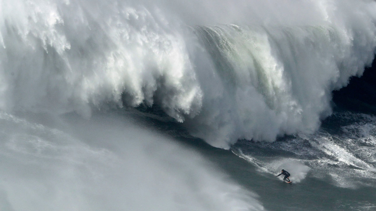 Harrowing NearDeath Rescue of BigWave Surfer Alex Botelho at Nazare