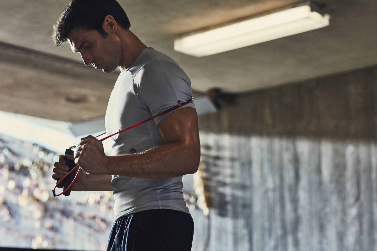 cáncer pierna pegamento Under Armour Revolutionizes Performance Apparel Once Again with UA RUSH -  Men's Journal