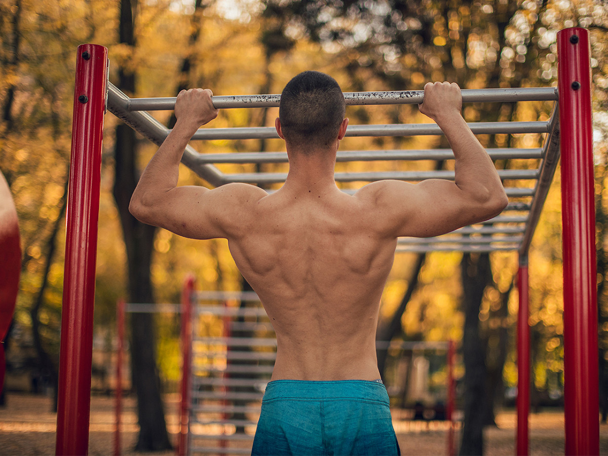 20 Muscle-Building Monkey Bar Exercises For a Killer Bodyweight