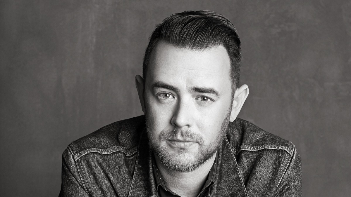 Why Colin Hanks Loves Being the Bad Guy on 'The Offer' Men’s Journal(01)