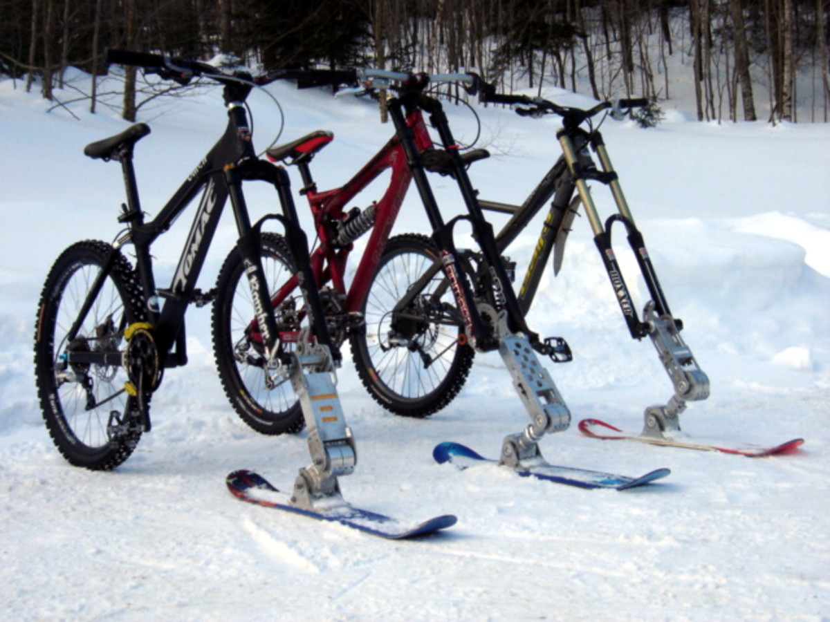 Зима какие велосипеды. Снежный велосипед Snowbike. Зимний велосипед на лыжах. Зимнтй велоси. Велосипед с лыжами для зимы.