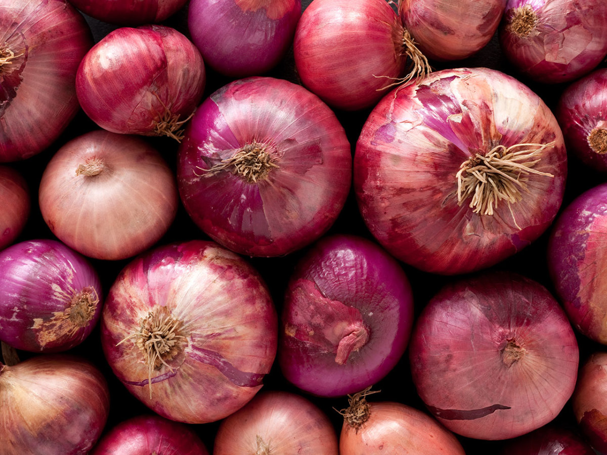 Fight Cancer With the Plentiful Flavonoids in Canadian Red Onions Men