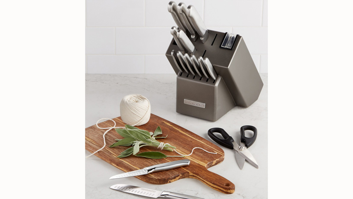 Score This Sweet Set of Kitchen Knives On Sale—This Weekend Only Men