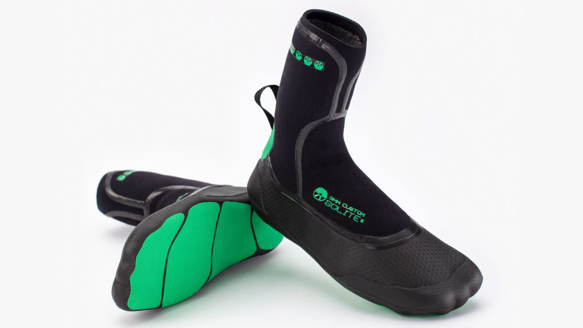 how to wear surf booties