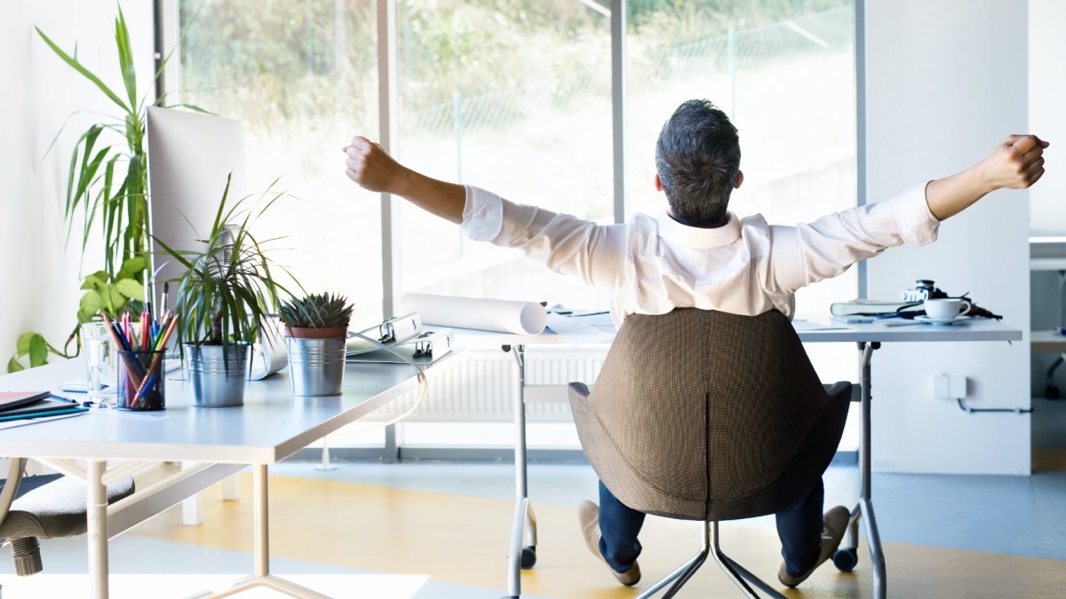 Office chair hotsell that leans back