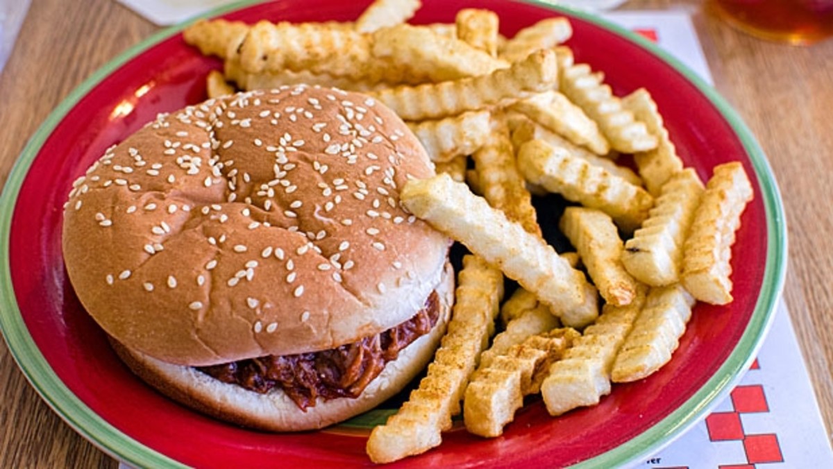 Pierce’s BBQ Williamsburg, Virginia Best Barbecue in America Men's