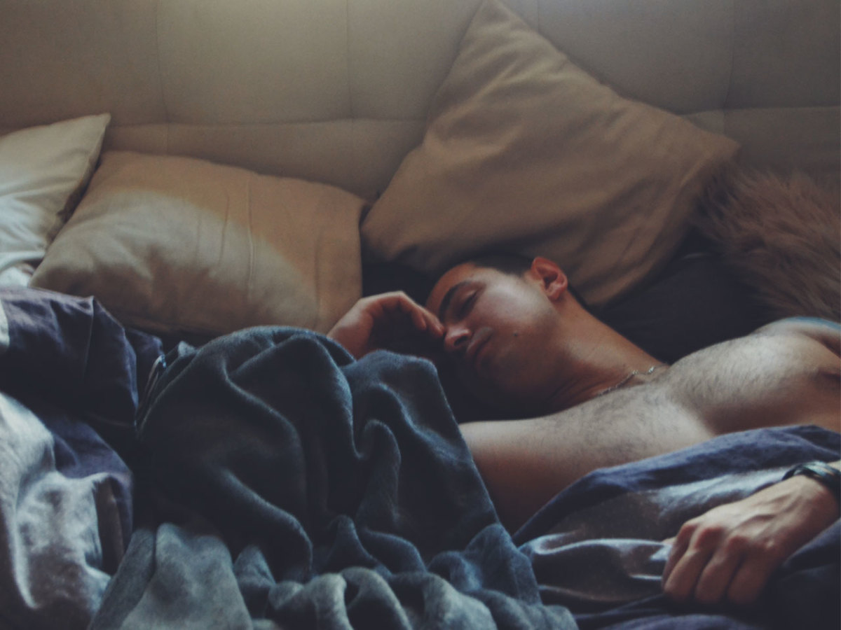 1200px x 900px - Benefits of Sleeping Naked, According to Science | Men's Journal - Men's  Journal
