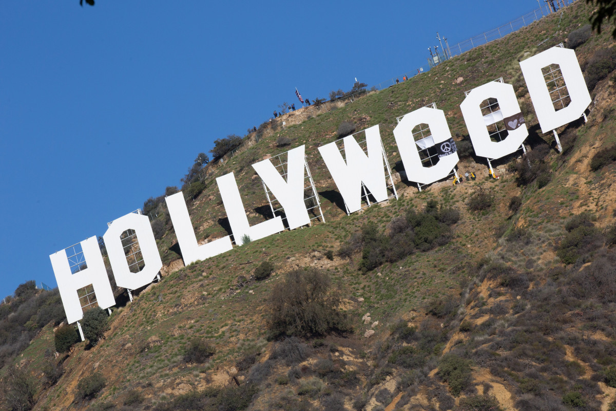 Letreiro de Hollywood é alvo de vandalismo e vira 'Hollyweed' no