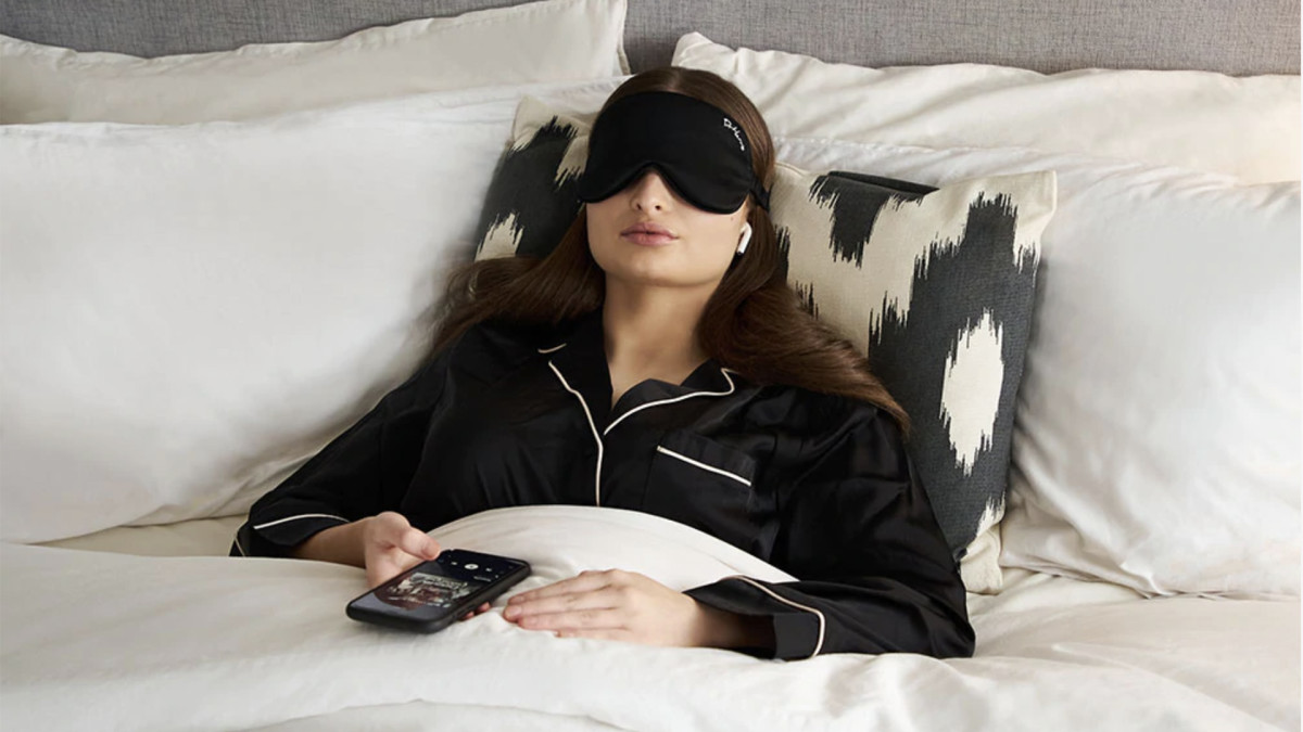 This AntiWrinkle Sleep Mask Promotes Emotional Relaxation by 67 Men