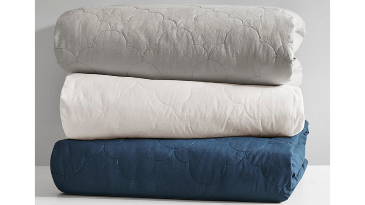 Weighted Blanket Sale! Take Over 200 Off—That's 70—Right Now Men's Journal