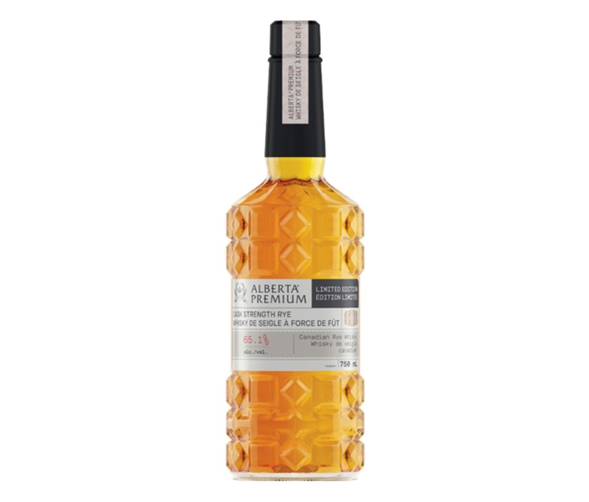 The Best Sipping Whiskey to Drink Any Time of Year Men