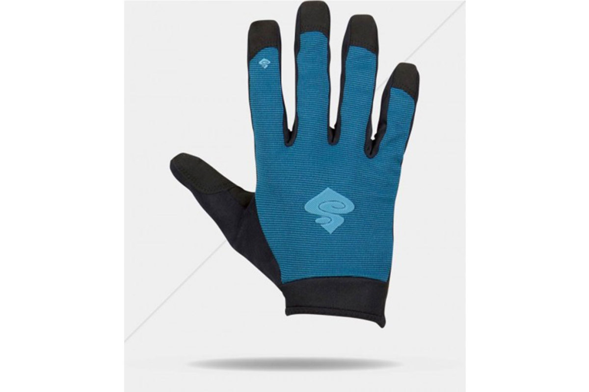 The Best Bike Commuting Gear of 2018 Helmets, Gloves, Bags, Clothing Men's Journal