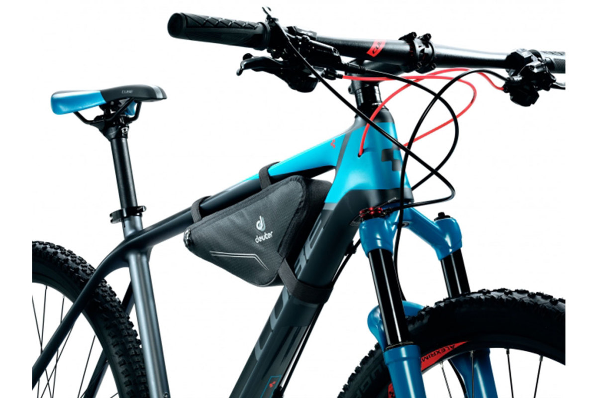 The Best Bike Commuting Gear of 2018 Helmets, Gloves, Bags, Clothing Men's Journal