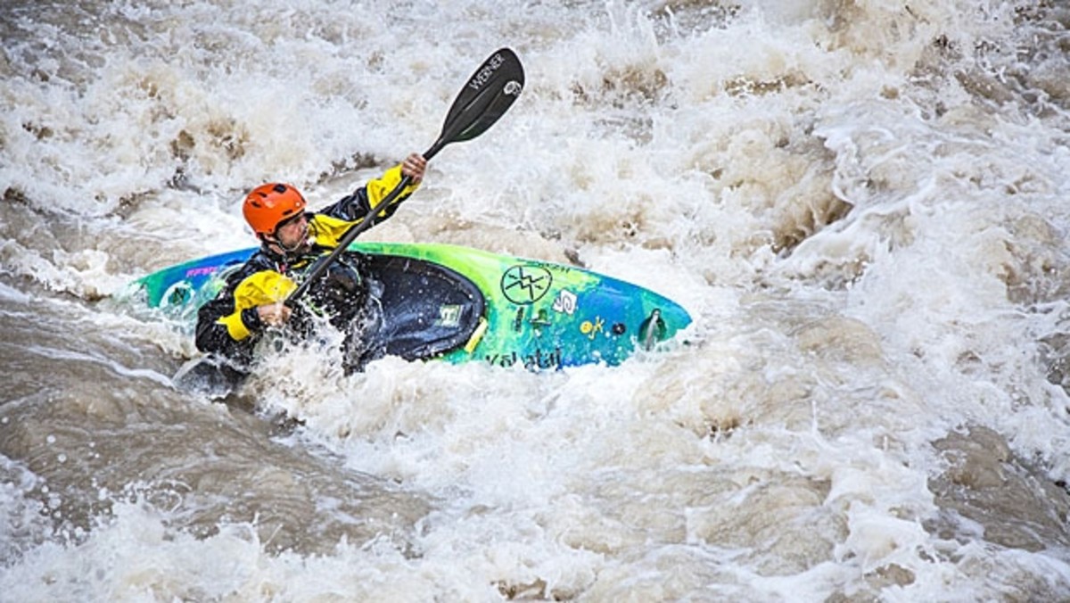 Blind Adventurer Erik Weihenmayer Kayaks the Rapids of the Grand Canyon