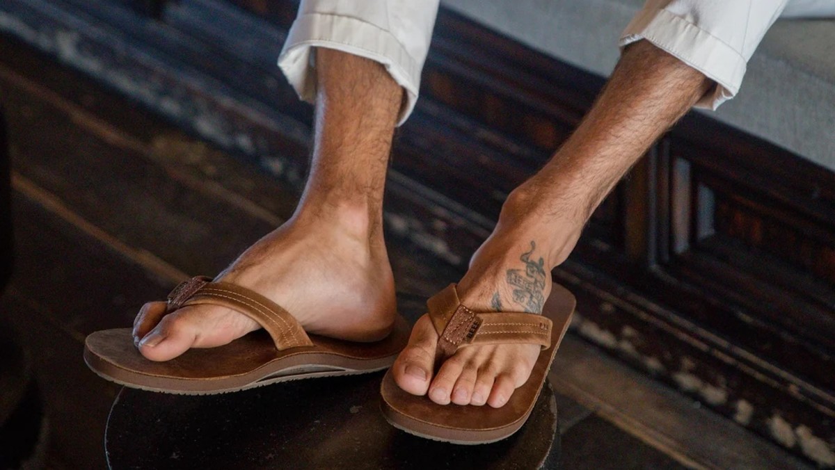 Handmade men's black leather thong sandals | The leather craftsmen