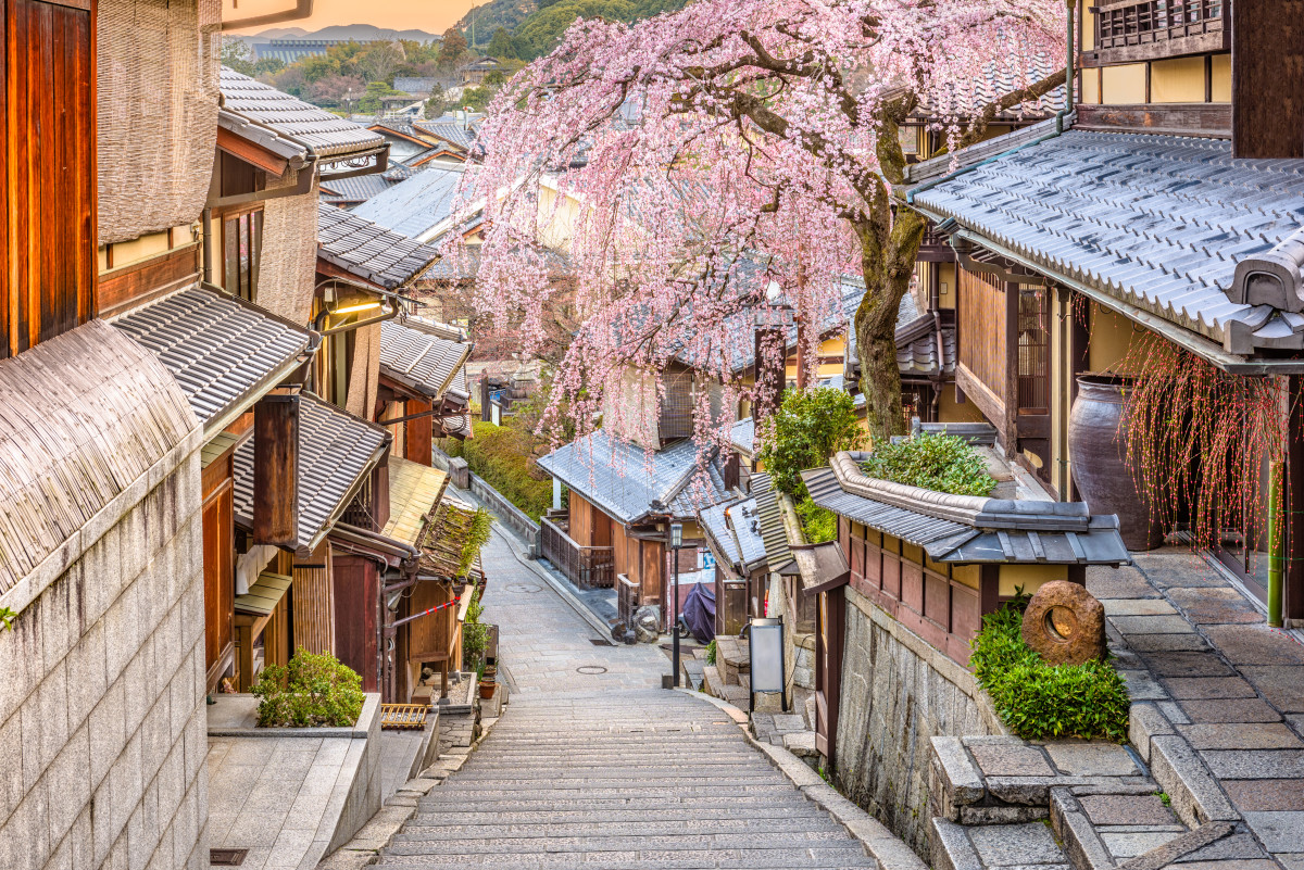 10 Best Cities to Visit in Japan - Men's Journal