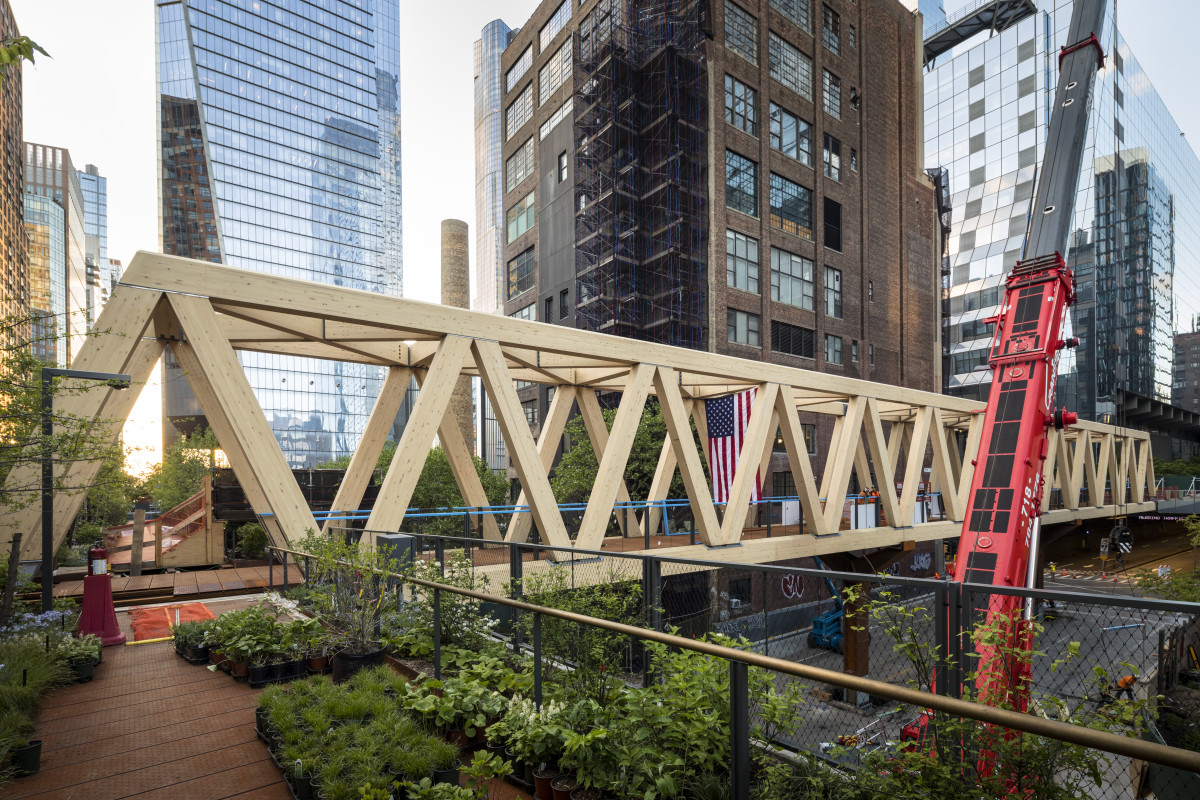 NYC's High Line Park Opens New Moynihan Connector Extension - Men's Journal
