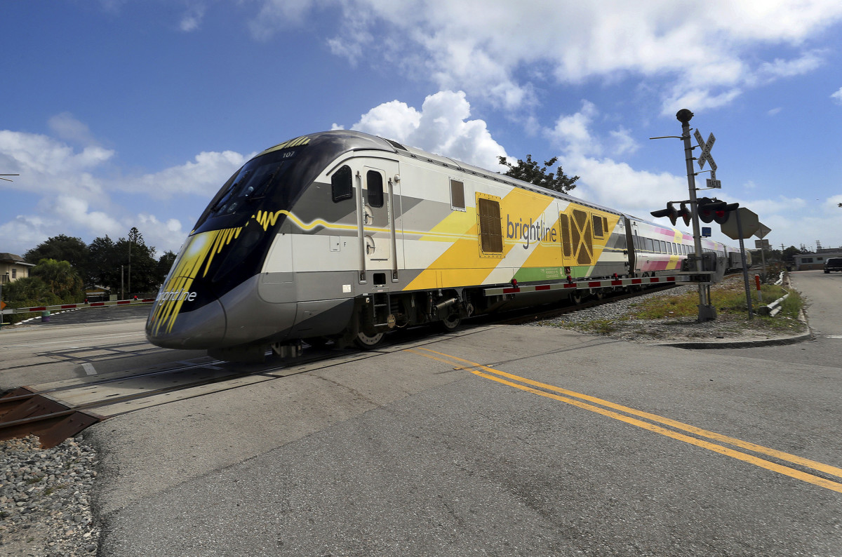 Florida's New HighSpeed Train Route Is Now Selling Ticket Men's Journal