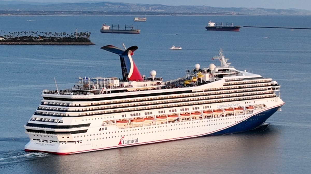 carnival cruise ship in bad storm