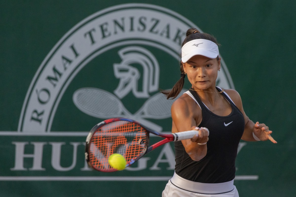 Tennis Champ Zhang Shuai Quits Match After Amarissa Tóth Erases Disputed Ball Mark