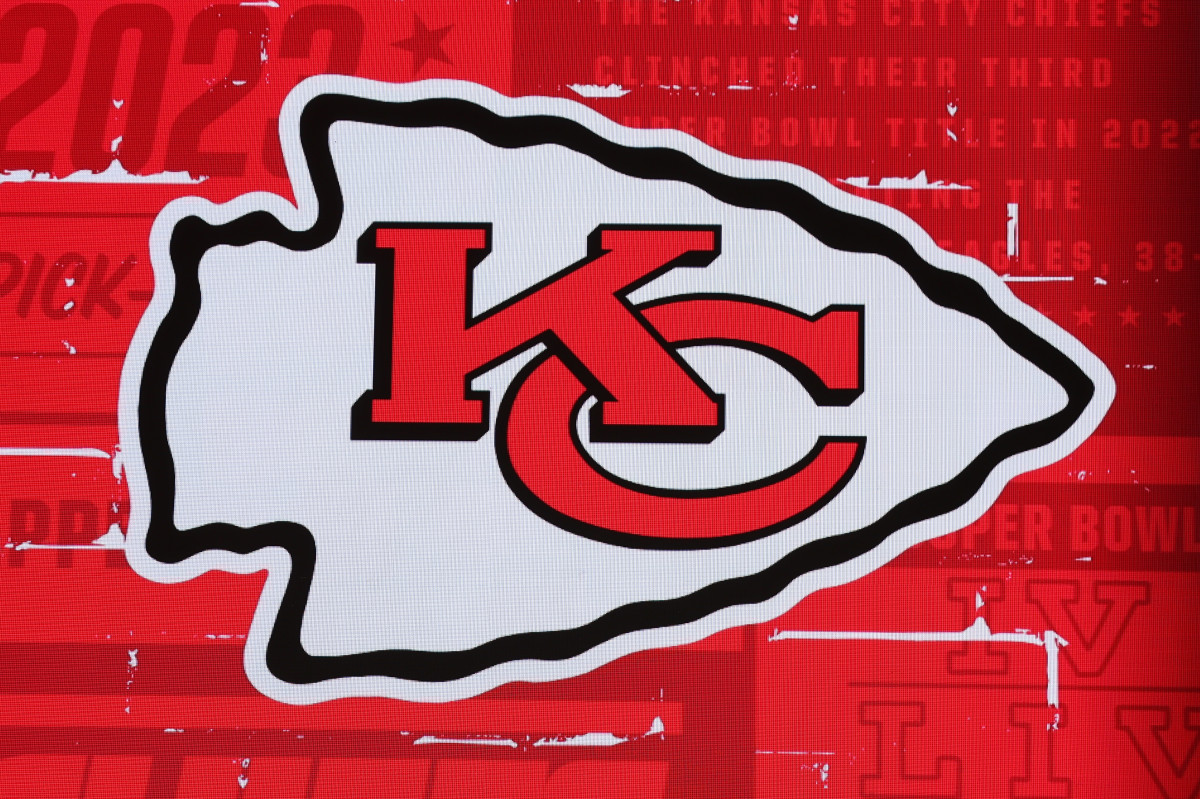 Diehard Kansas City Chiefs Fan Buried in Special Chiefs Coffin Men's