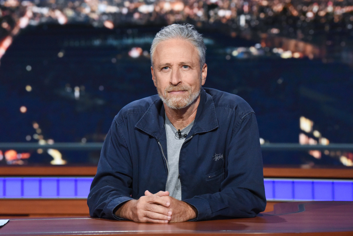 Jon Stewart Explains Reasoning For Returning To The Daily Show For Guest Host Gig Men S Journal