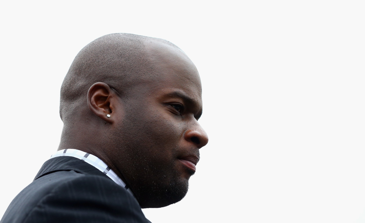 Wild Video Appears to Show Former NFL Star Vince Young Knocked Out in