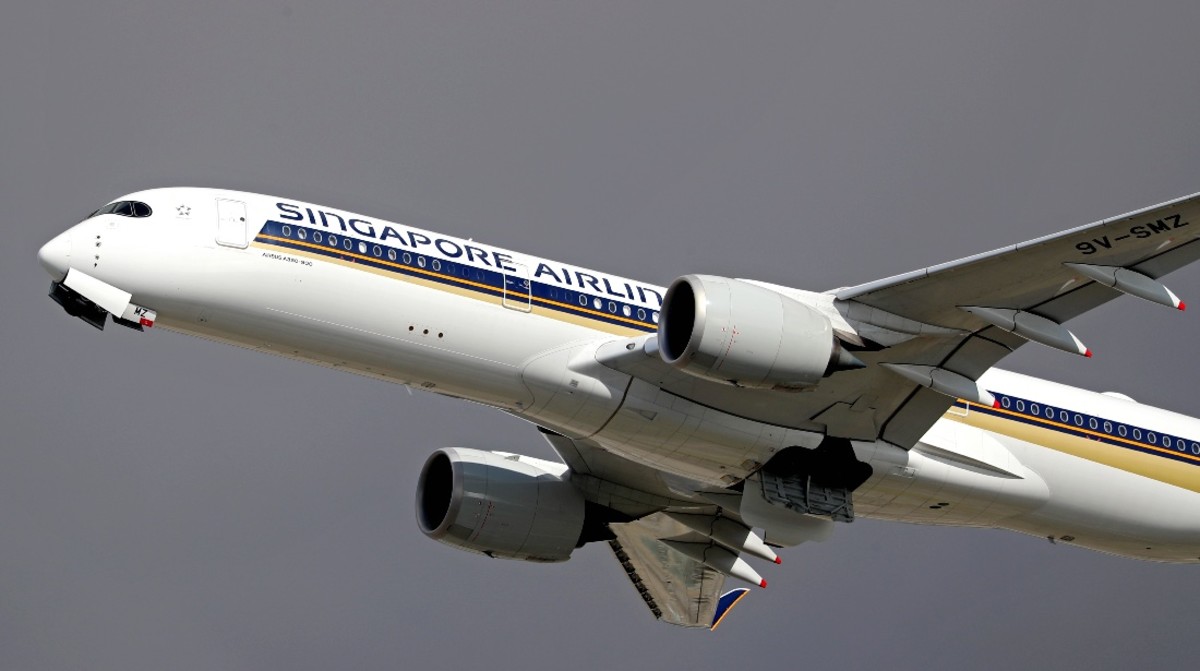 One Dead, Dozens Injured After Singapore Airlines Flight Hits Severe Turbulence - Men's Journal