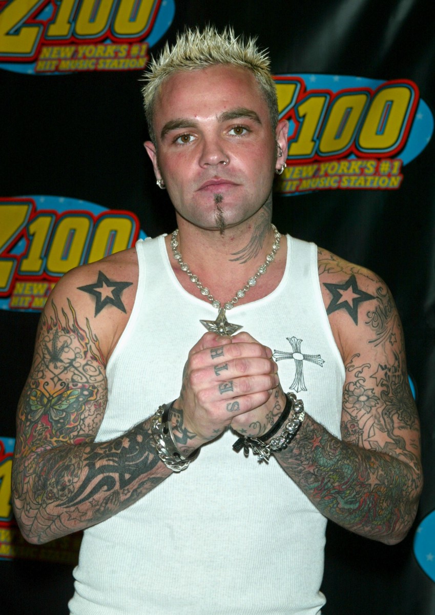 Crazy Town Frontman Shifty Shellshock Dead at 49 - Men’s Journal