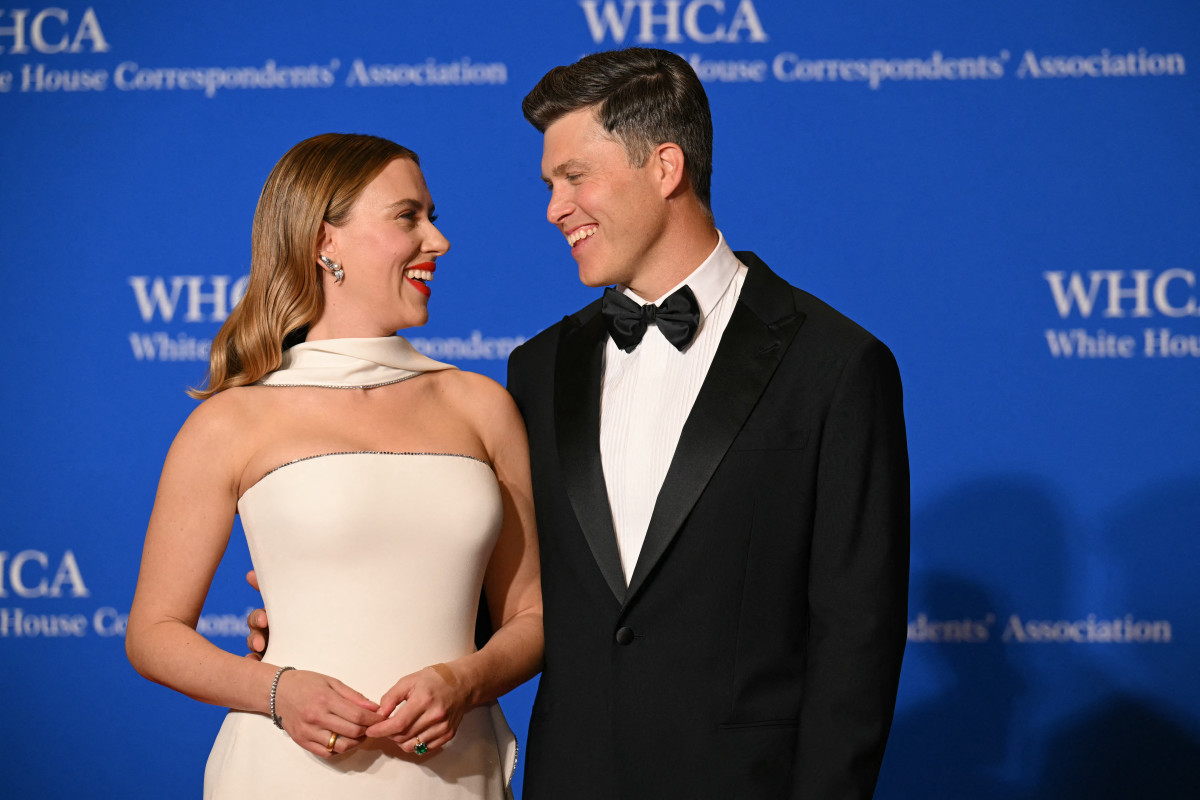 Colin Jost Reveals Wife Scarlett Johansson’s Reaction to Staten Island