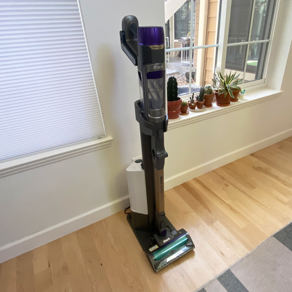 Shark's PowerDetect Clean & Empty System Review Men's Journal