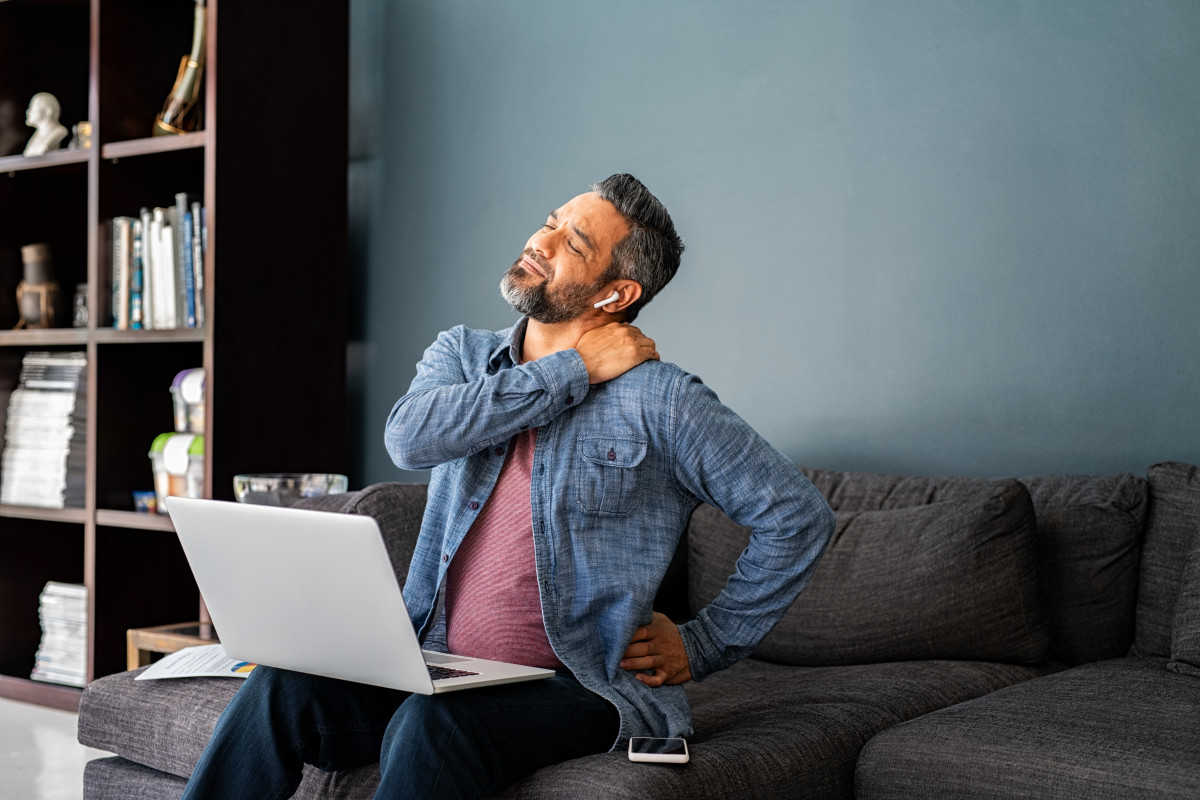 Working from home? Try this dumbbell workout to improve your posture from  sitting at a desk