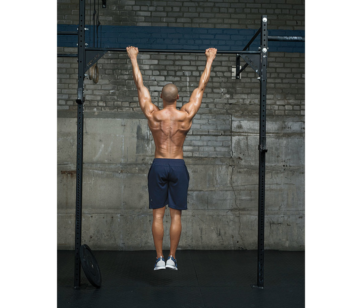 Easy Ways to Stretch Your Lower Back with a Pull Up Bar: 9 Steps