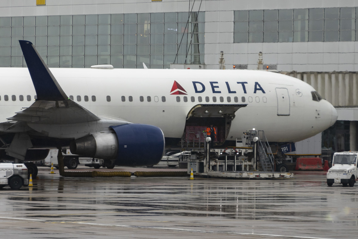 Delta Introduces Comfortable New Perk for LongHaul Flights Men's Journal