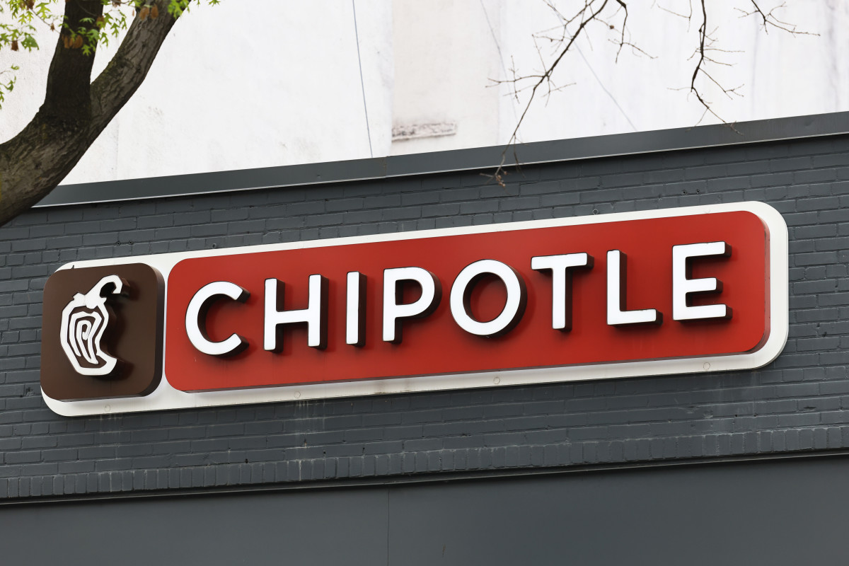 Judge Orders Woman to Work at Chipotle After Violent Burrito Bowl