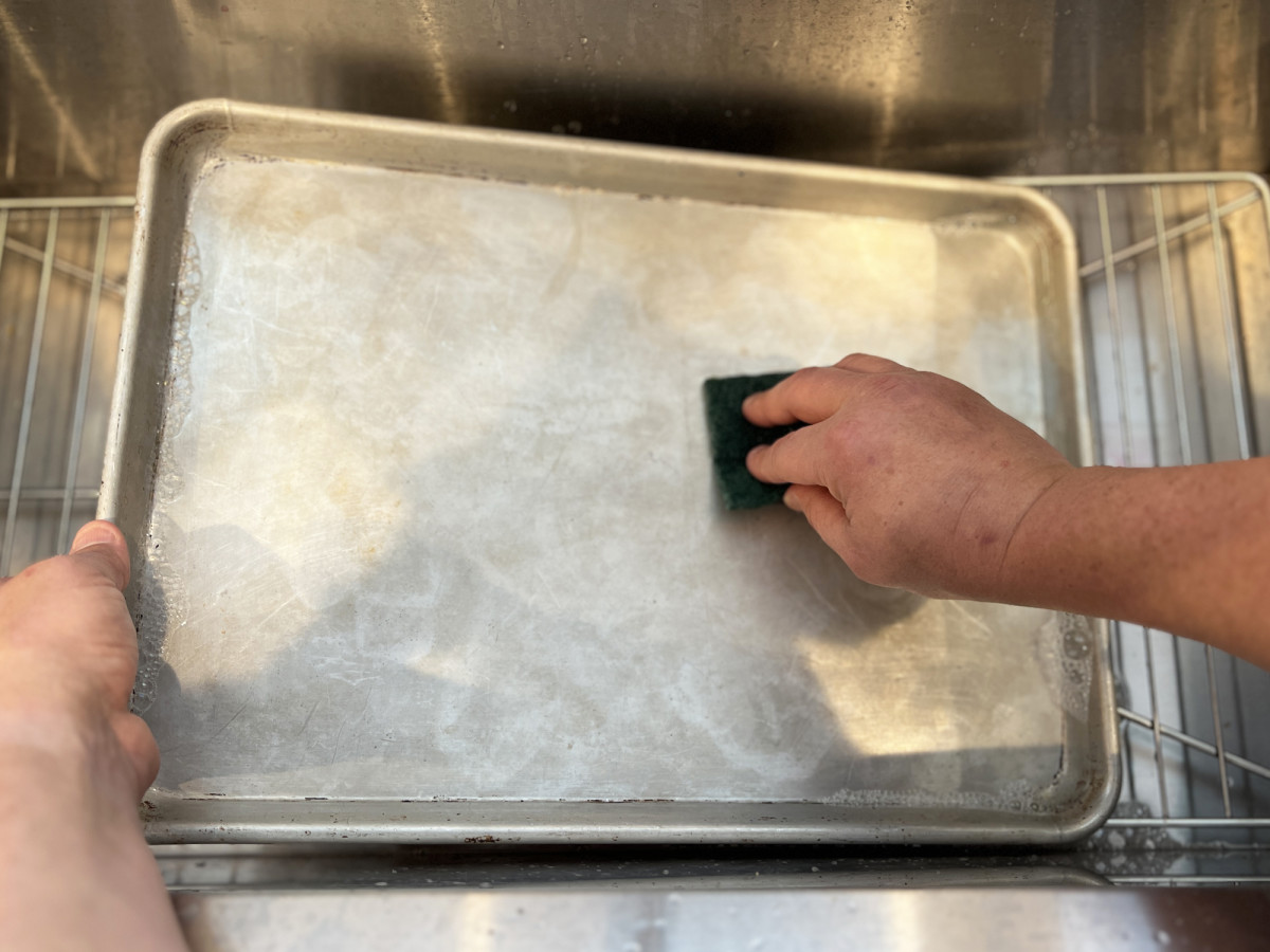 How to Clean Baking Sheets