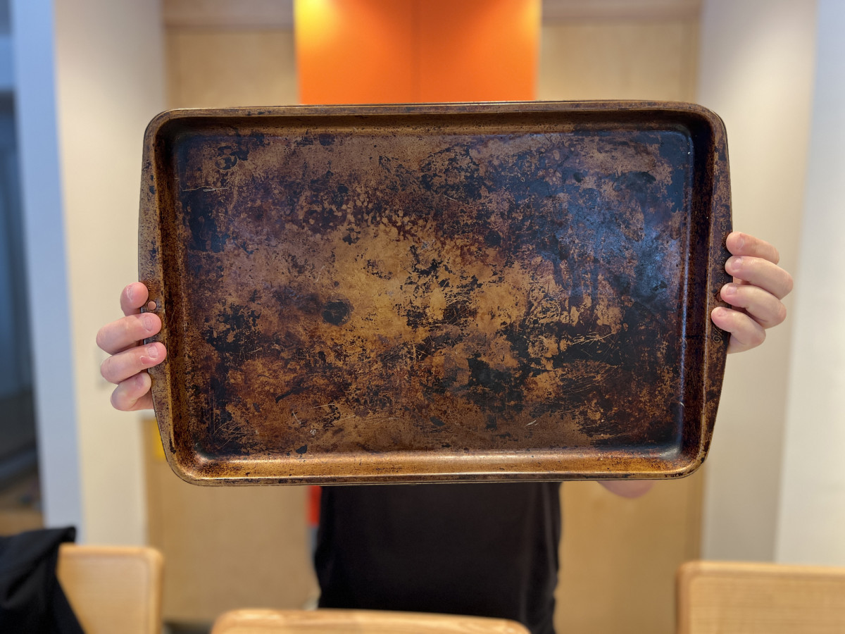 How to Grease a Baking Tray