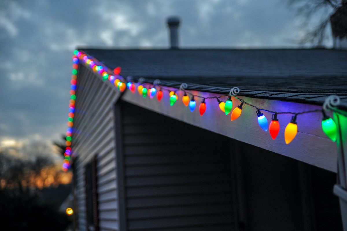 How to Store Your Holiday String Lights - Men's Journal