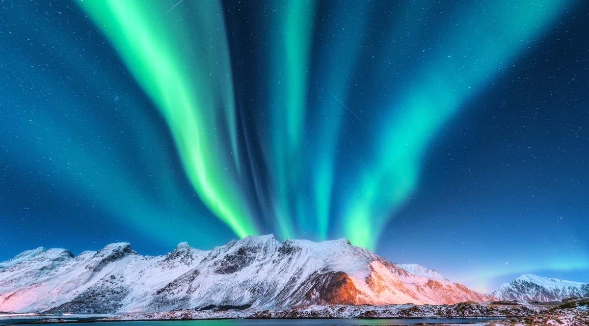 https://www.mensjournal.com/.image/t_share/MjAzMzUyNzI1MzczNTkzMTY3/website_screen-aurora-borealis-northern-lights-lofoten-islands-norway-shutterstock.jpg