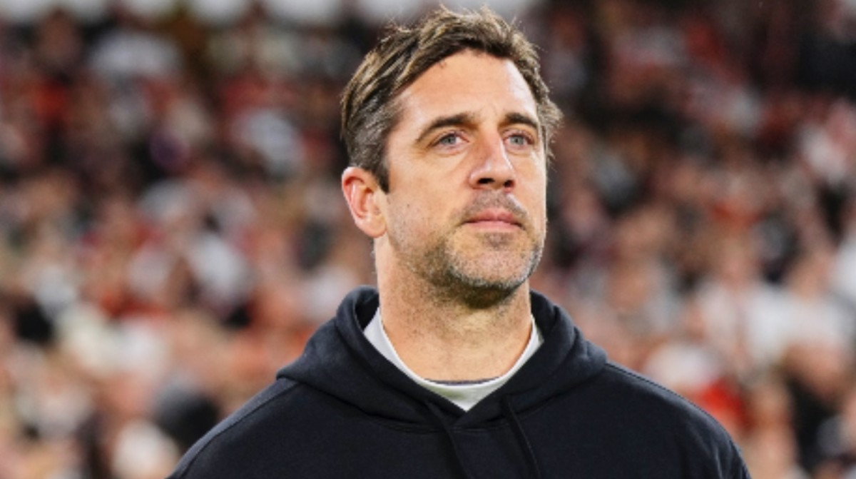 Aaron Rodgers, the "out of date" striker, sent an important message to the Pittsburgh Steelers: "I'm right here, have you forgotten me....". vannguyen