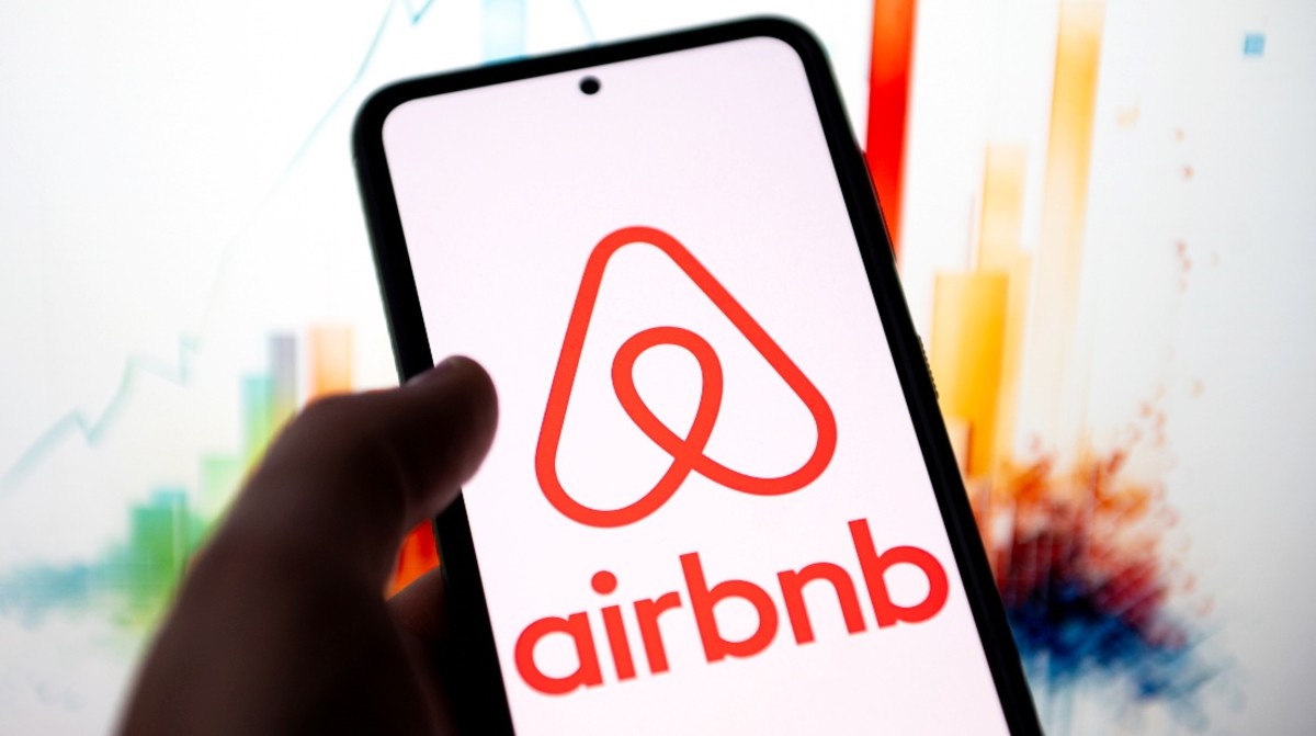 Airbnb Slammed for Refusing to Refund Filthy, RoachInfested Listing