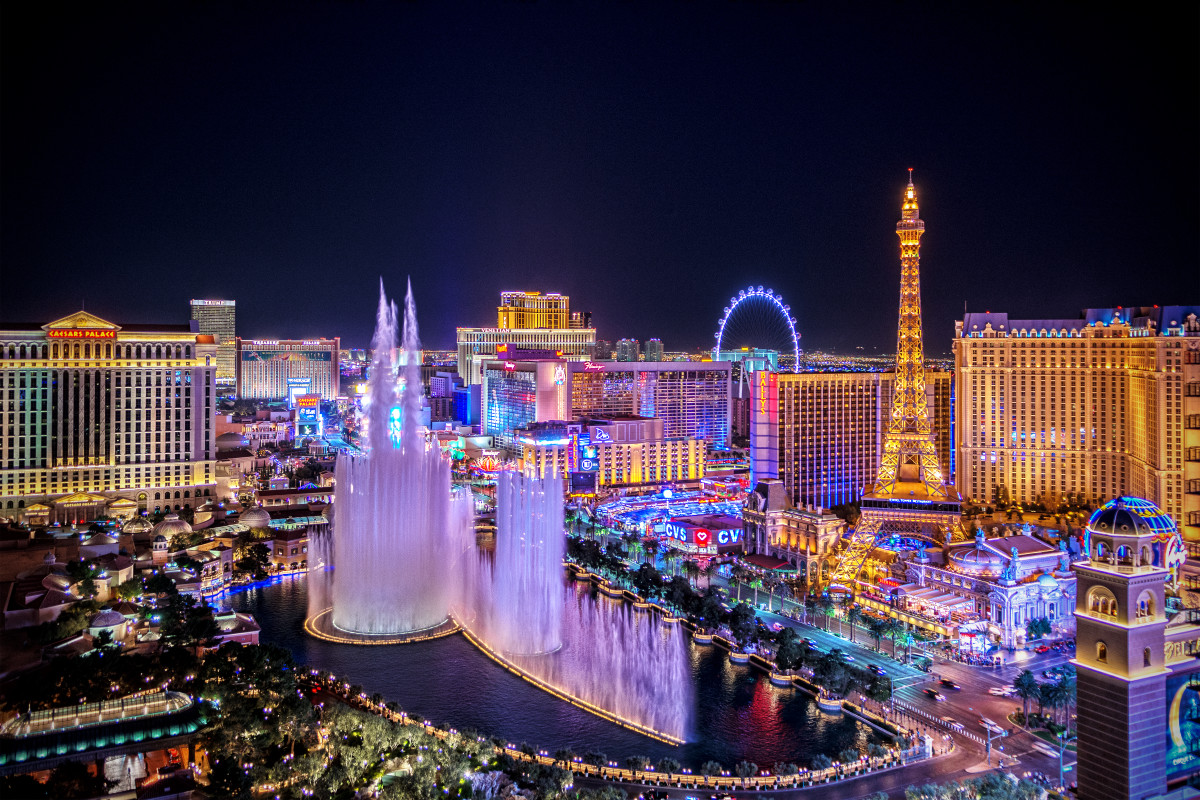 New Las Vegas Strip Law Threatens Jail Time for Walkers Who Stop Moving