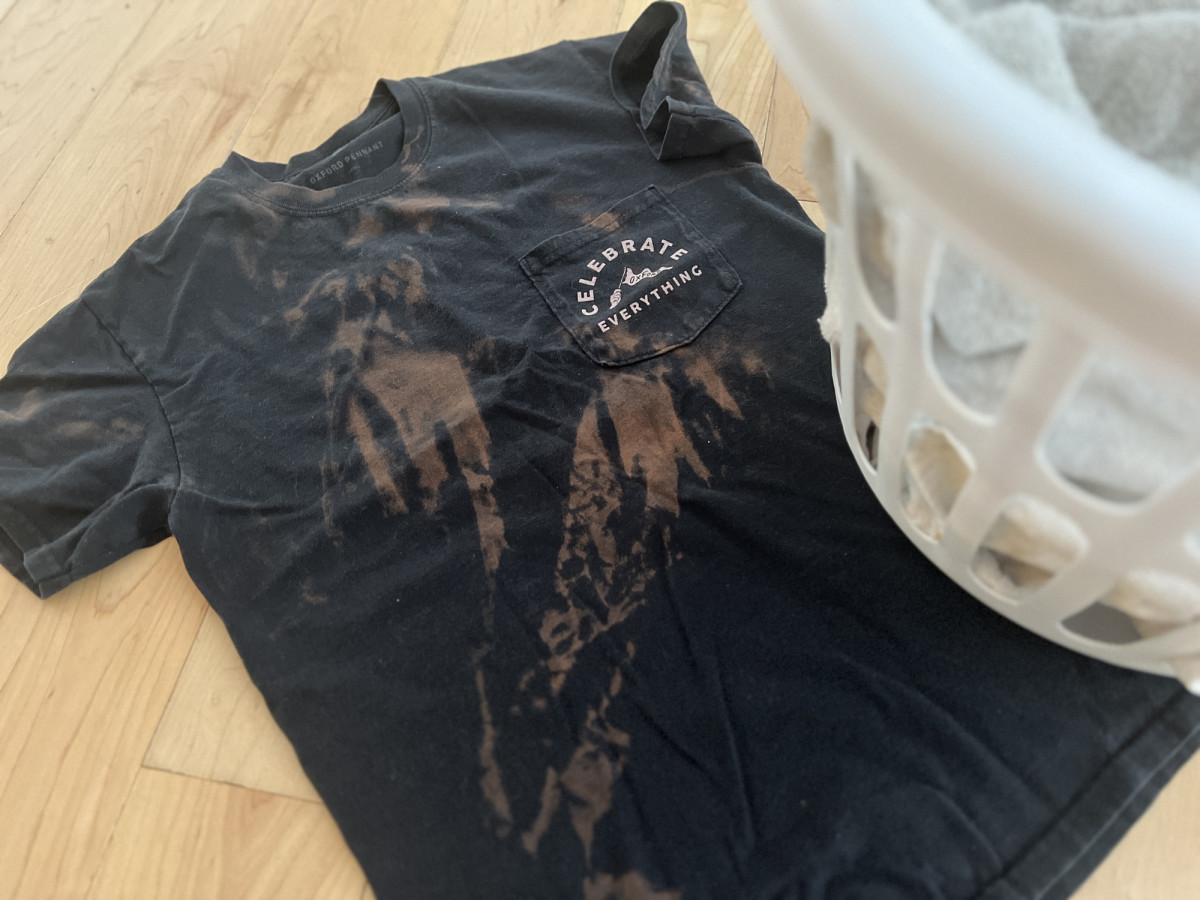 How to Clean Gym Workout Clothes With Bleach
