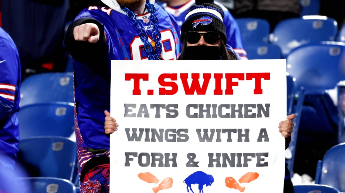 Bills Fans Got Trolled With Taylor Swift at a Buffalo Bar Following Loss to  the Chiefs