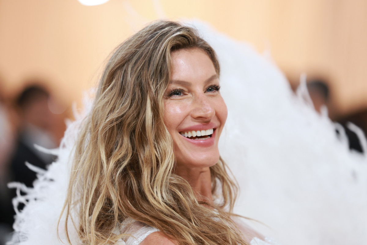 Gisele Bündchen’s Bombshell Red Carpet Style That Redefined Glamour