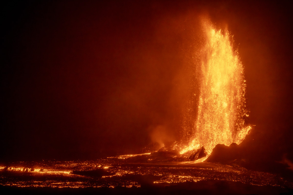 VOLCANO NATIONAL PARK, HI - MARCH 11: The eruption of the Kilauea volcano on March 11, 2025 in Volcano National Park, Hawaii. The eruption was the 13th in a series of eruptions since December 23, 2024. (Photo by William Campbell/Getty Images)