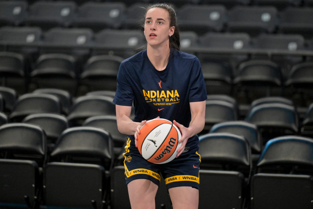Photo of Caitlin Clark Flexing During Game Sparks Reaction