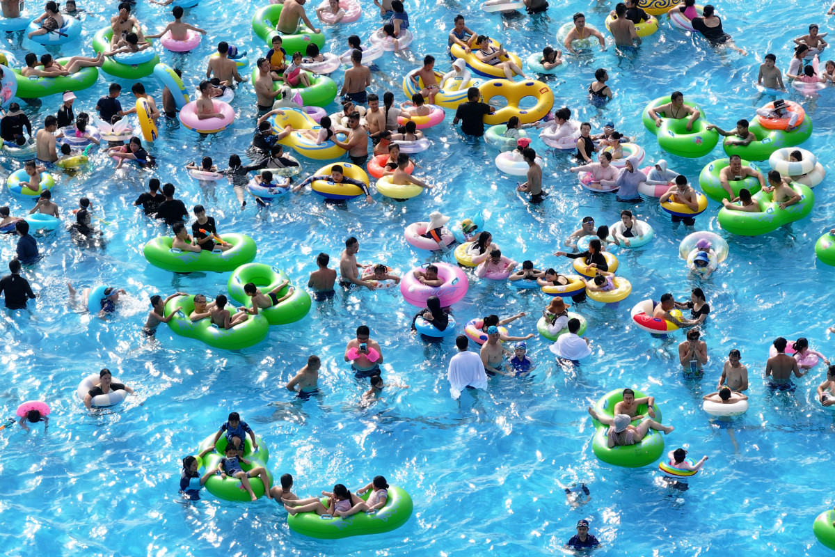 Video of 39 Massive 39 Brawl at Popular - Chinas Jiangsu Province Issues Yellow Alert For High Temperatures 