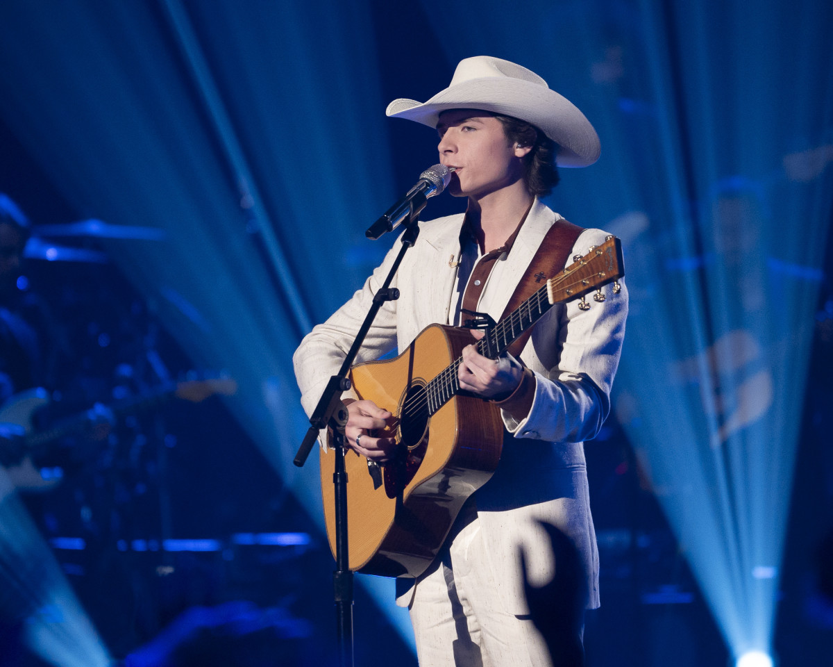 John Foster's Moving Song for Late Friend Maggie Dunn Stunned Judges